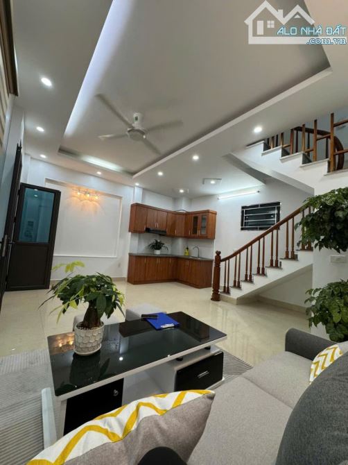 DUY NHẤT 1 CĂN NHÀ ĐÔNG  NGẠC 32M2- 5 TẦNG NHỈNH 6 TỶ. Ô TÔ ĐỖ CỔNG