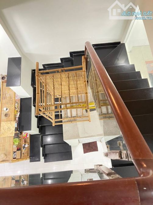Nhà đẹp 2 tầng lô góc Linh Xuân dt 69m2 giá có hơn 4 tỷ