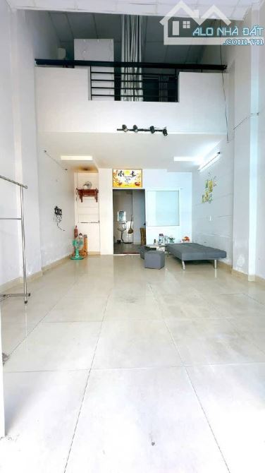 NHÀ KHU VIP PHẠM ĐĂNG GIẢNG SÁT MẶT TIỀN M1- HẺM XE TẢI THÔNG- 42M2 (4x10.5). CHỈ HƠN 4 TỶ
