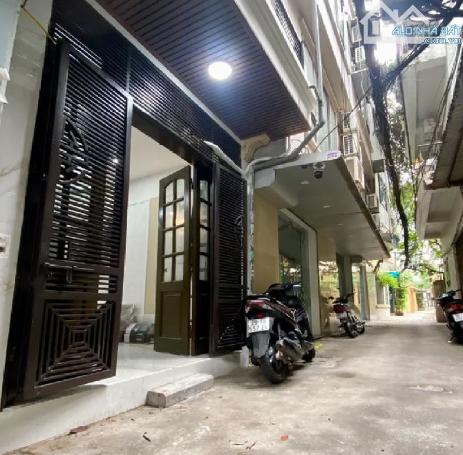 Bán gấp siêu phẩm nhà đẹp Cầu Giấy, ngõ nông gần ô tô, giá nhỉnh 7 tỷ, ba gác tránh