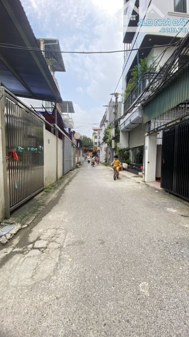 Siêu phẩm hiếm Viêt Hưng, mặt ngõ ô tô tránh, ô tô vào đất, 60m2, giá cực tốt