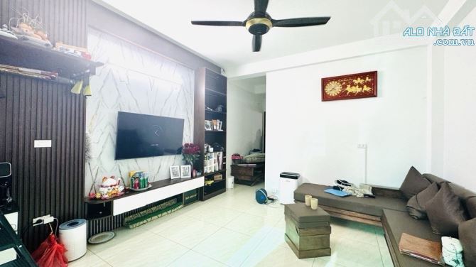 BÁN NHÀ VIỆT HƯNG 71M2, 3 TẦNG DÂN XÂY Ở NGAY, GẦN Ô TÔ, 8.2 TỶ