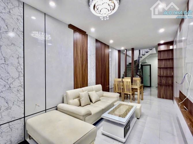 Bán nhà NGUYỄN SƠN, LONG BIÊN - 41m2 x 4 Tầng - 8.85 Tỷ (TL)