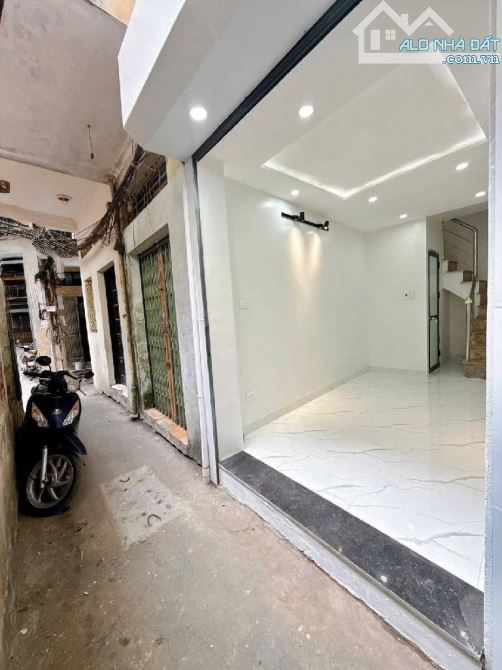 Bán nhà 5 tầng, diện tích 21m2 phố Yên Lãng, ngõ thông. Trung tâm quận Đống Đa giá 3,85 tỷ