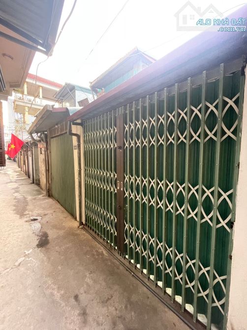 Bán nhà cấp 4 Nguyễn Văn Linh, Long Biên 55m2 giá chỉ 2,8 tỷ