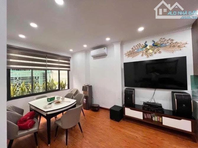 BÁN NHÀ TRẦN QUANG DIỆU - ĐỐNG ĐA - 60M - 32 TỶ - PHÂN LÔ - Ô TÔ TRÁNH - THANG MÁY