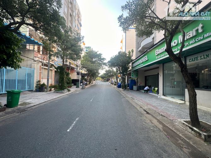 BÁN KHÁCH SẠN MẶT TIỀN ĐƯỜNG TRẦN QUÝ CÁP CÁCH BIỂN BÃI SAU 200M NGANG TRÊN 6.5M