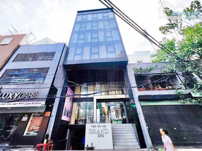 Tòa nhà MT 112 Huỳnh Văn Bánh | 7,2x25m | 6 Tầng | HDT: 130tr/tháng |