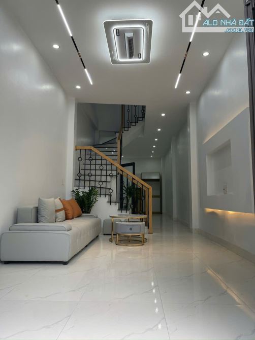 🏠 Nhà 3 Tầng Mới Xây Trung Tâm Hạc Thành – Gần Quảng Trường Lam Sơn, Giá Chỉ 2 Tỷ 7