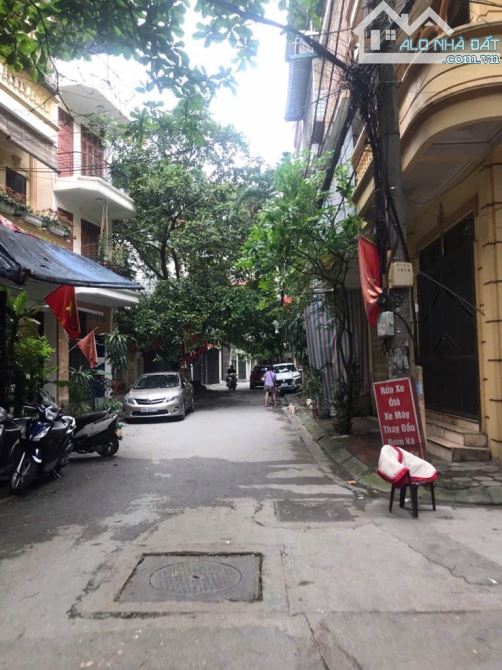 Bán nhà Ngay ngã tư Lò Đúc, 60m,5 tầng, mt 5m,phân lô oto tránh, thông tứ tung, 14.2 tỷ.