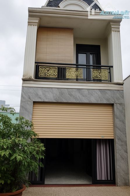 Nhà 2 Tầng Dĩ An, 61m2, Xe Hơi tránh, Sổ Hồng Riêng hơn 3 tỷ