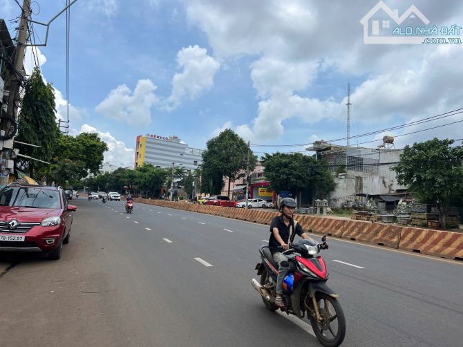 10 X 20 MẶT TIỀN NGUYỄN VĂN CỪ , NGAY CÔNG AN PHƯỜNG TÂN LẬP