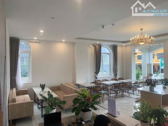 KHÁCH SẠN MỚI - THIẾT KẾ ĐẸP - 31 PHÒNG - MẶT TIỀN HUỲNH THÚC KHÁNG NGAY TRUNG TÂM ĐÀ LẠT