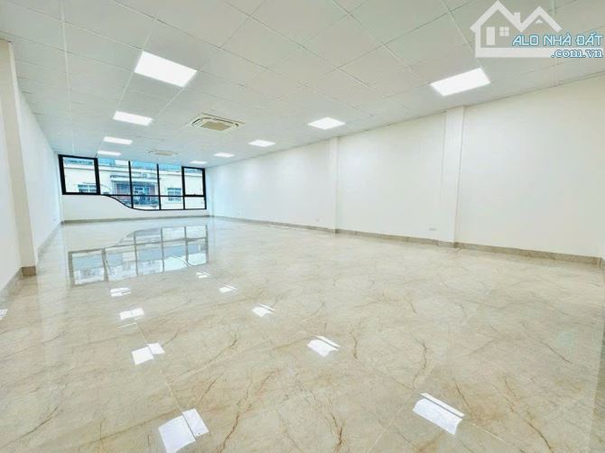 Bán tòa văn phòng dòng tiền khủng - 300 m2 x 9 tầng  có hầm. Mặt tiền lý tưởng