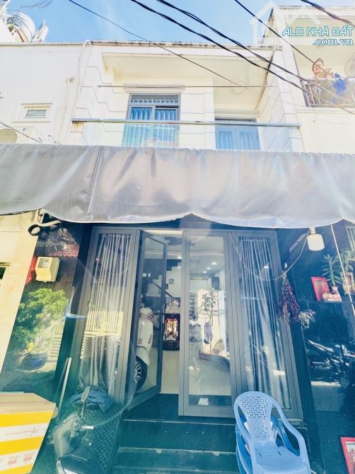 Bán nhà giáp khu Tên Lửa - Bình Tân 4 x 8 ( 32m2 ) 2 tầng giá chỉ 3xxT