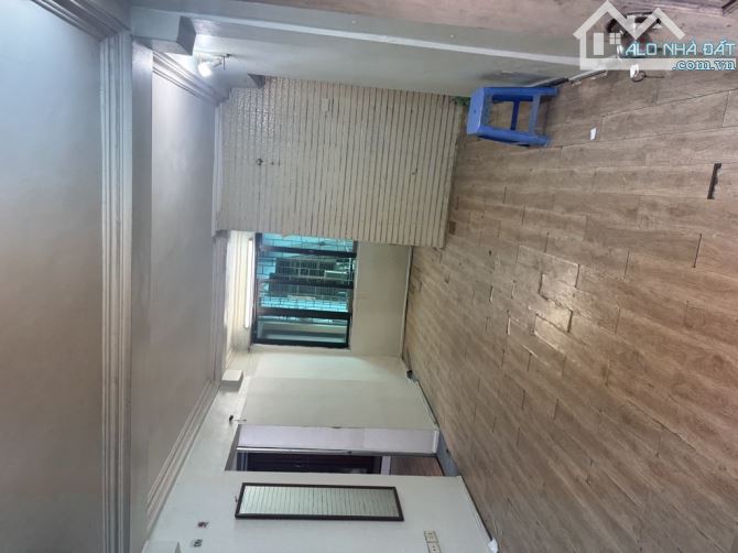 Bán căn hộ Tâp Thể Bách Khoa 75m2 T2 , 2 MẶT THOÁNG - Ô TÔ ĐỖ CẦU THANG-2PN RIÊNG - GIÁ 4.