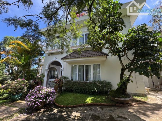 VILLA SÂN VƯỜN 1.200M2 - SỔ FULL XD - VIEW HỒ XUÂN HƯƠNG -MẶT TIỀN 30MET SƯƠNG NGUYỆT ÁNH
