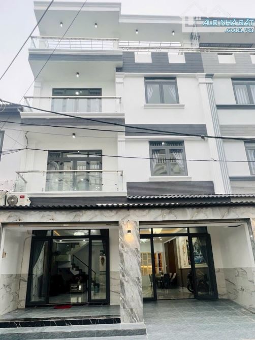 Siêu Phẩm 3 Tầng - Ngang 8m - Xe Hơi Đỗ Cửa - Gần TT Quận 7 - Nhỉnh 8 Tỷ