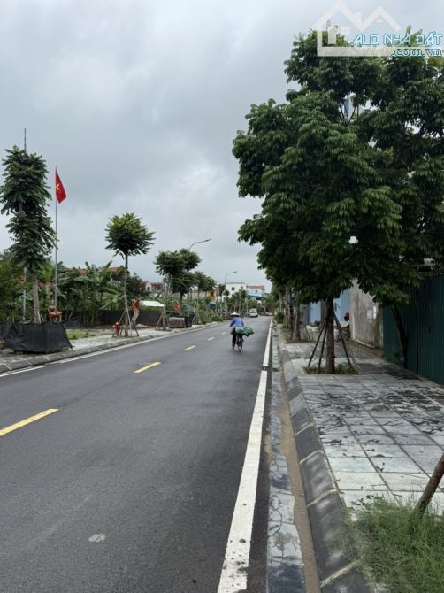 16.3 tỷ/98 M2/4.5 M tiền/ Mặt Phố Hoa Động Cự Khối