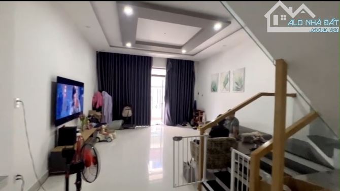 Nhà đẹp 2 tầng Chế Lan Viên - Ngay biển Mỹ Khê - Ngang 5,3m - 13,7T