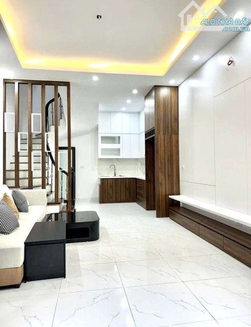 Gần Trương Định- 5 tầng đẹp, dân trí cao- 37m- Hơn 7 tỷ