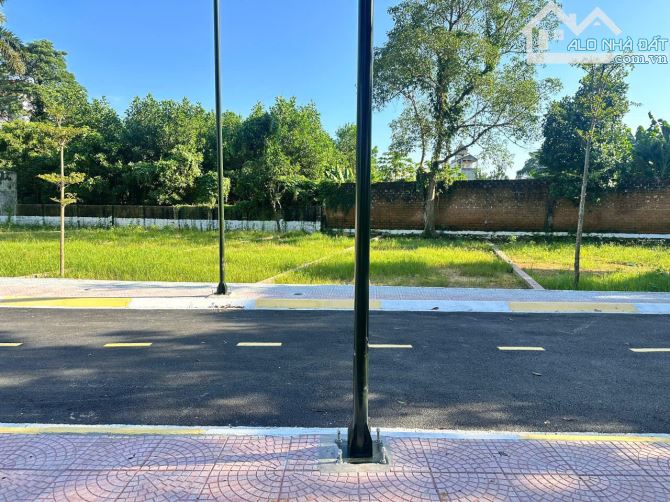 CHÍNH CHỦ BÁN ĐẤT LA GIÁN, HÒA LẠC - 100M2 - FULL THỔ CƯ - Ô TÔ TRÁNH - CHỈ 34 TRIỆU/M2