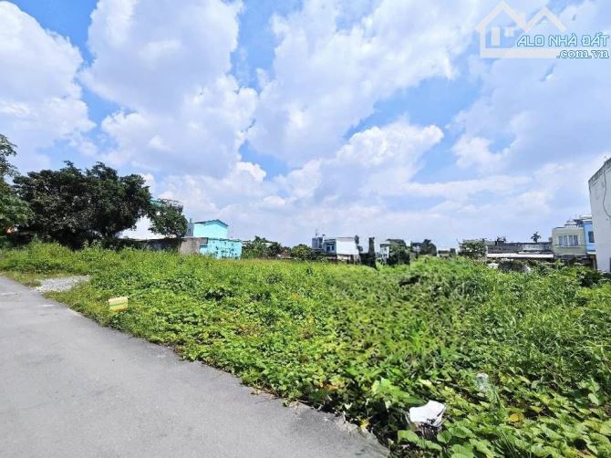ĐẤT thổ cư hẻm 8m thông đường THẠNH LỘC 41,DT 2.000m2 (50 x 40), gần Cao đẳng Điện Lực.