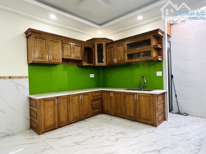 KHU DÂN CƯ HIỆP THÀNH, ĐỒNG BỘ 5 TẦNG, XE HƠI NGỦ TRONG N.HÀ, NHỈNH 6 T.Y, TL