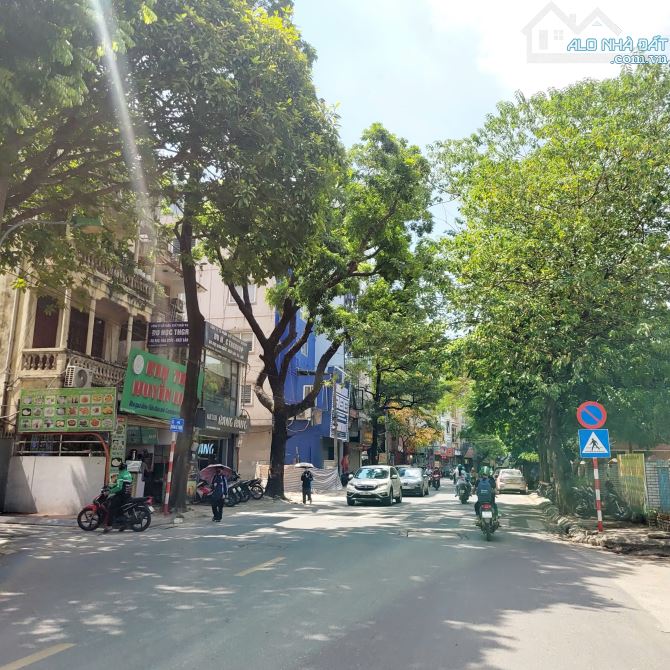 NHÀ PHÙNG CHÍ KIÊN_Ô TÔ TRÁNH_Ô TÔ ĐỖ CỬA_DÂN XÂY MỚI_FULL NỘI THẤT_DT 32M_MT 3,5M_5T