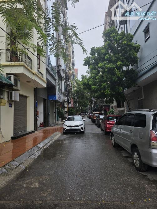 Mai dịch - tòa nhà văn phòng ..55m xây 8 tầng phân lô vỉa hè 2 thoáng ôtô tránh  26,5 tỷ