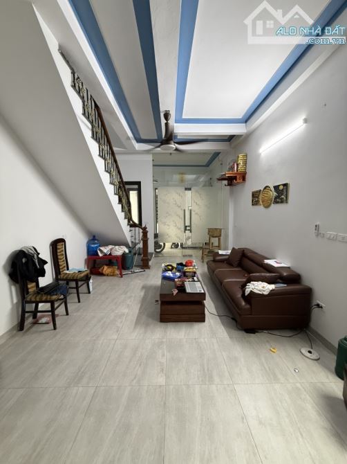 NHÔ 4 TỶ - NHÀ 3 TẦNG XÂY MỚI - GẦN CẦU NHẬT TÂN-2 THOÁNG HƯỞNG TRỌN ÁNH SÁNG TỰ NHIÊN. 📐