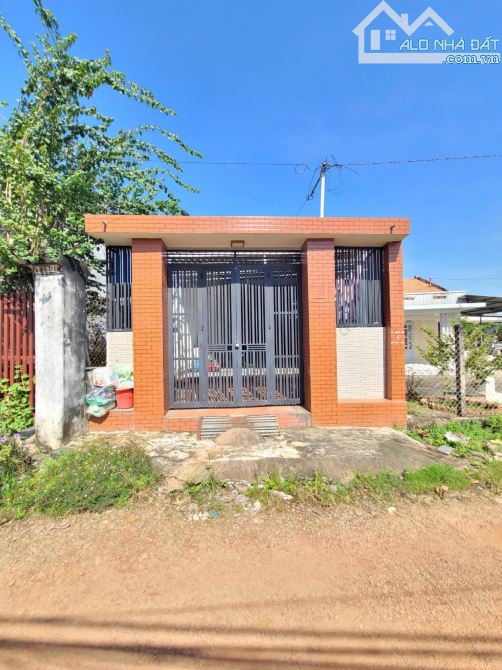 nhà cấp 4 126,2m2 3ty3 TL gác lửng cách đường Bùi Thị Xuân 100m p.Tân Bình