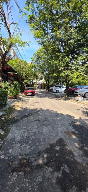 📌📌Làm việc trực tiếp!!! 🍀 Bán lô mt Chơn Tâm 8  View công viên. Dt : 81,5m. 🍀