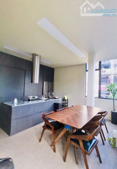 🔥 MẶT TIỀN LÔ GÓC TÂN CẢNG – GẦN LANDMARK 81 – 40M² (4x10) – 4 TẦNG BTCT – DÒNG TIỀN 45TR