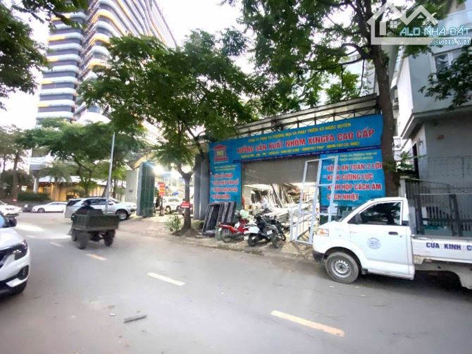 Chính chủ bán đất mặt phố Xuân Đỉnh- Xuân La- gần khu Starlake- 84m2- MT:5m- 22 tỷ