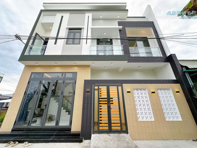 NHÀ TRỆT LẦU HIỆN ĐẠI NHÁNH Đ.NGUYỄN VĂN LINH GẦN CÂY XĂNG SỐ 9, CHỢ BÀ BỘ, LONG TUYỀN, CT
