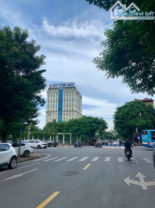BÁN NHÀ PHỐ HOÀNG MINH ĐẠO, GẦN BV TÂM ANH, DT RỘNG 110M2, MT KHỦNG 7M, 6 TẦNG THANG MÁY