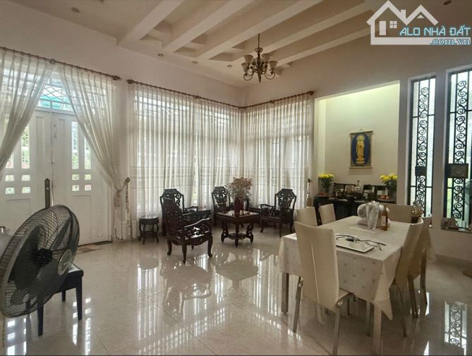 Biệt thự siêu đẹp ngay khu TTTM Central Premium, thoáng mát yên tĩnh, thiết kế sang trọng