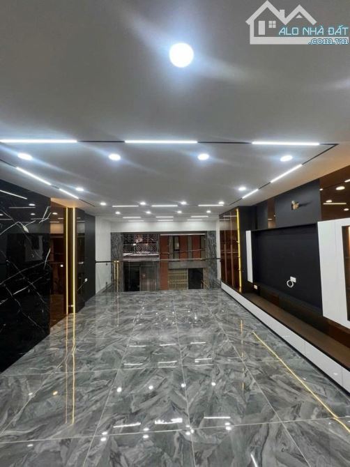 BÁN NHÀ LĨNH NAM – 55m², GIÁ 23.4TỶ – PHÂN LÔ VỈA HÈ – Ô TÔ TRÁNH – THANG MÁY