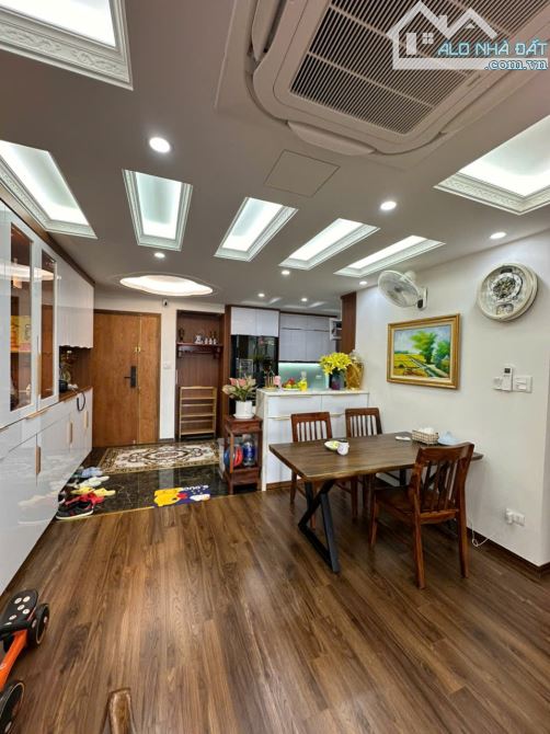 Chào bán căn hộ chelsea 116 trung kính 100m2, full nội thất, tầng đẹp, View bể bơi, yên tĩ