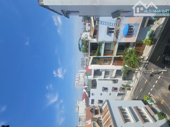 Nhà 5 tầng dtsd 220m2 nhà full gỗ gõ đỏ full NT nhà có học thang máy chỉ 12.9 tỷ