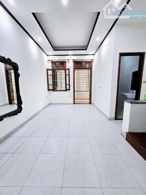 Bán nhà đẹp Hoàng Văn Thái! 50m2 x 4 tầng chỉ 12..tỷ - Phân lô quân đội, ngõ thông thoáng