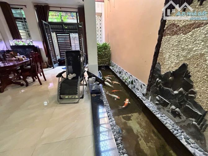 BÁN NHÀ HẺM CMT8 – ĐỐI DIỆN CÔNG VIÊN LÊ THỊ RIÊNG – 2 TẦNG – 70M² – NHỈNH