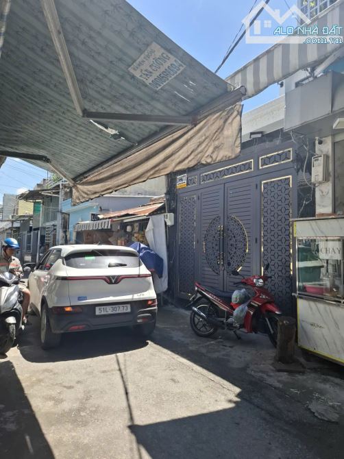 THỊ TRẤN NHÀ BÈ, 60M2, CHỈ 4,3 TỶ, NHÀ ĐẸP 3 TẦNG HẺM ÔTÔ ĐỖ CỬA, GẦN CẦU PHÚ XUÂN.