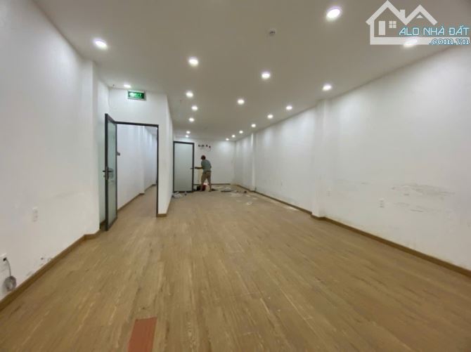 🎉🎉Toà nhà 2 tầng Để trống 2 tầng làm văn phòng ok