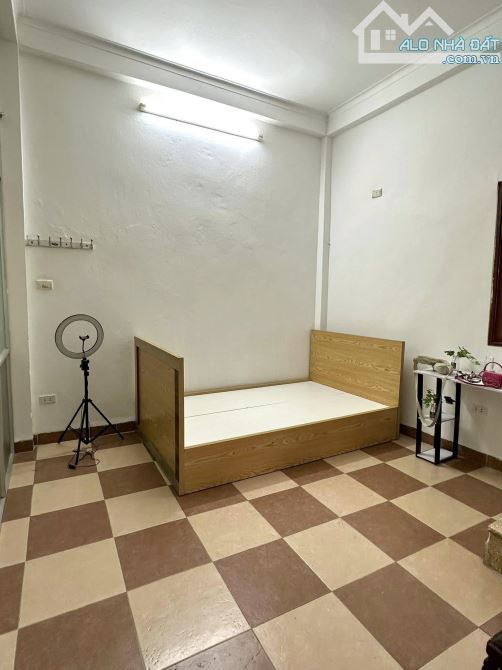 Cho thuê nhà nguyên căn ngõ Văn Chương, Khâm Thiên, Đống Đa. DT 30m x 3 tầng, giá 7.5tr