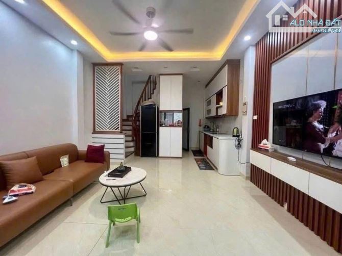VIP TRUNG KÍNH – NGÕ THÔNG – FULL ĐỒ – 31M² – 5 TẦNG – 9.1 TỶ (ECG91526)