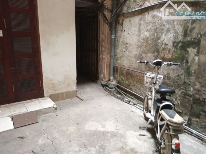 Bán Nhà mặt phố Lò Sũ 583m2, Mặt tiền 15.4m, Giá 346 tỷ, cách Hồ Hoàn Kiếm 50m