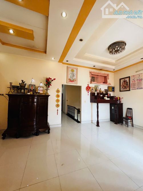 NHÀ ĐẸP NHƯ BIỆT THỰ 7 x 28M, 3 TẦNG, 7PN, Ô TÔ NGỦ SÂN, NGAY NGUYỄN DUY TRINH, CHỈ 9 TỶ - 10
