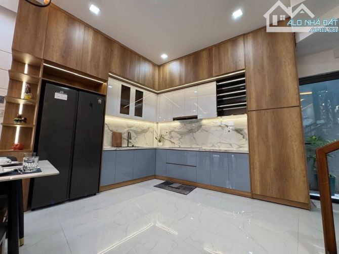 NHÀ ĐẸP 3 TẦNG 3 MÊ KIỆT HUỲNH NGỌC HUỆ SAT ĐƯỜNG FULNT - 10